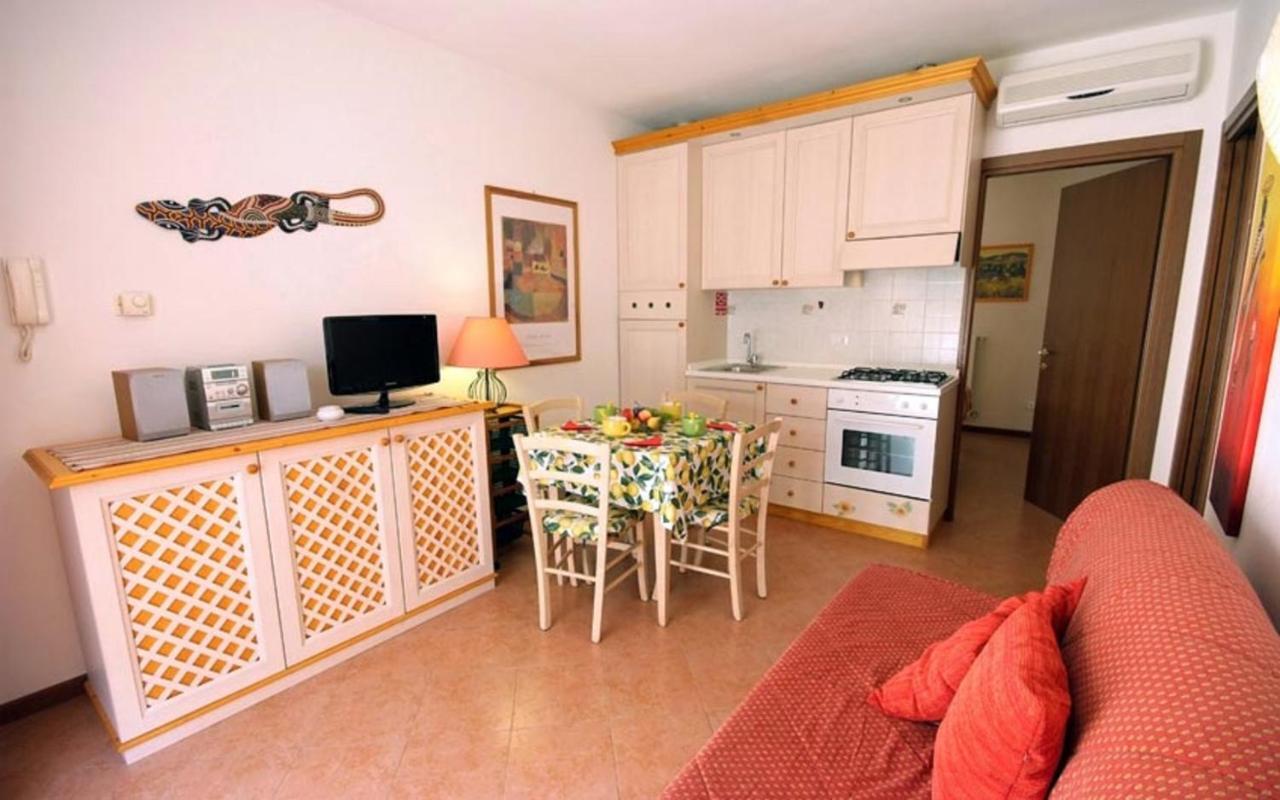 Residence Rex Lo Scoglietto Пунта-Ала Экстерьер фото