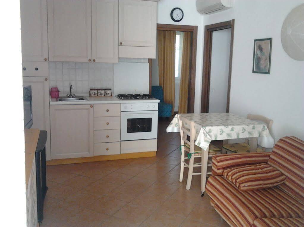 Residence Rex Lo Scoglietto Пунта-Ала Экстерьер фото